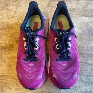 HOKA Arahi 6 Size 8B
